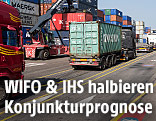 Lastw&auml;gen zwischen Containern