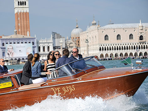 © AP/Luigi Costantini George Clooney und Amal Alamuddin mit Cindy Crawford und Rande Gerber in Venedig