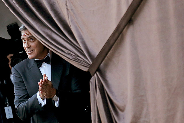 © Reuters/Alessandro Bianchi George Clooney reibt sich die Hände