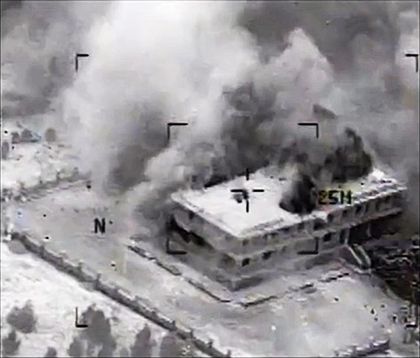 © APA/AP/US Central Command Zerstörtes Gebäude in Syrien unmittelbar nach einem US-Lugftangriff