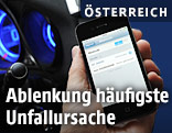 Smartphone im Auto