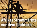 Mann am Strommast