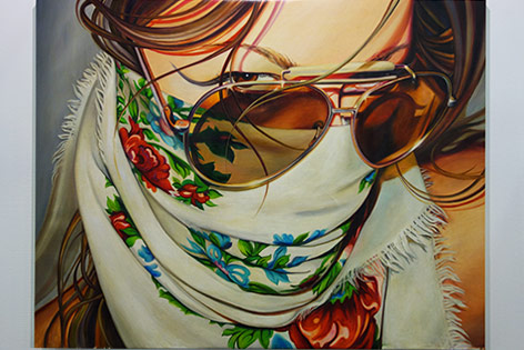 © ORF.at/Simon Hadler Kunstwerk von Masha Shubina zeigt eine Frau mit Fliegerbrille und Tuch über dem Mund