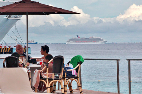 © APA/EPA/Gustavo Villages Das Kreuzfahrtschiff "Carnival Magic" vor Cozumel (Mexiko)