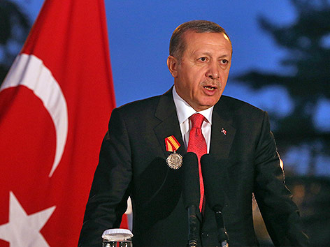© APA/AP/Massoud Hossaini Türkischer Präsident Recep Tayyip Erdogan
