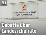 Schild mit Aufschrift Landesschulrat f&uuml;r K&auml;rnten