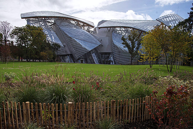 © APA/EPA/Ian Langsdon Außenansicht des Louis Vuitton Museums in Bois de Boulogne in Paris