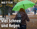 Frau mit Regenschirm