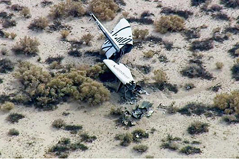 © APA/AP/KABC TV Teile des abgestürzten SpaceShip Two