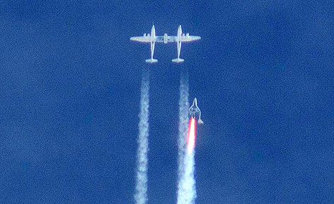 © Reuters/Kenneth Brown Das Raumschiff SpaceShipTwo explodiert in der Luft