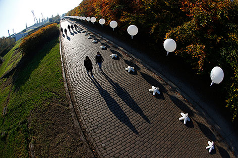 © Reuters/Pawel Kopczynski Installation "Lichtgrenze" beim Mauerpark