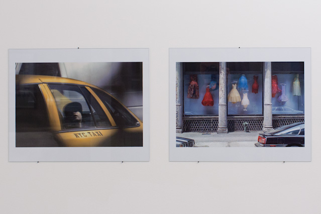 © Chinatown Boy in Taxi/ Fashion Vitrine; Lucien Samaha 1994 Ausstellungsbilder "Chinatown Boy in Taxi" und "Fashion Vitrine"