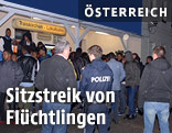 Asylwerber und Polizisten am Bahnhof in Traiskirchen