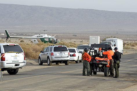 © APA/EPA/Michael Nelson Ermittler bei den Trümmerteilen des Raumschiffs SpaceShipTwo