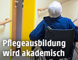Pensionist im Rollstuhl