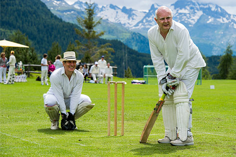 Rolf Sachs beim Cricket-Spielen in St. Moritz