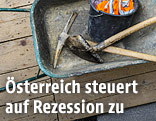 Scheibtruhe auf einer Baustelle
