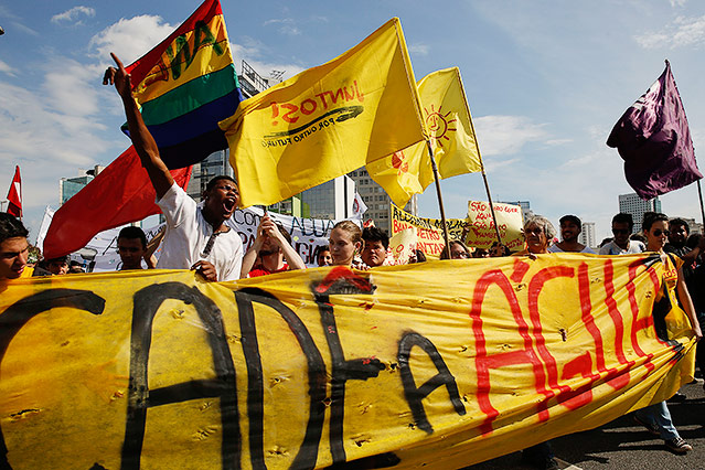 © APA/AP/Andre Penner Demonstranten