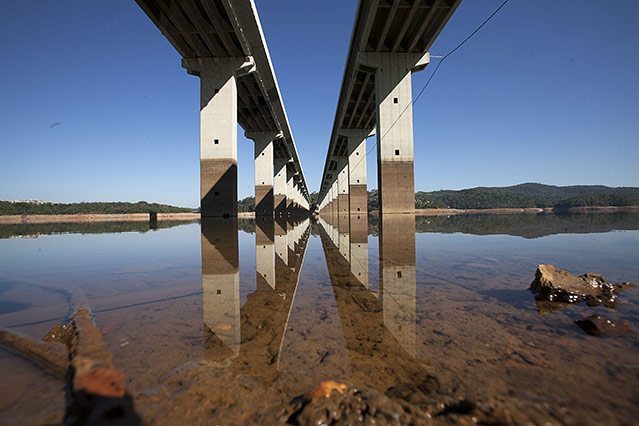 © APA/EPA/Sebastiao Moreira Niedriger Wasserstand in einem See