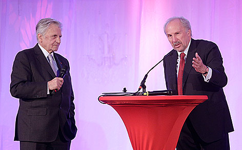 © APA/Georg Hochmuth Notenbankchef Ewald Nowotny und ehemaliger EZB-Vorsitzender Jean-Claude Trichet