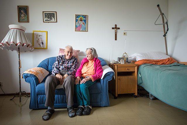 © ORF.at/Zita Köver Zwei Bewohner des Altersheims in einem Zimmer
