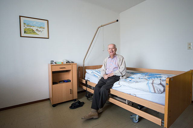 © ORF.at/Zita Köver Bewohner des Altersheims in seinem Zimmer