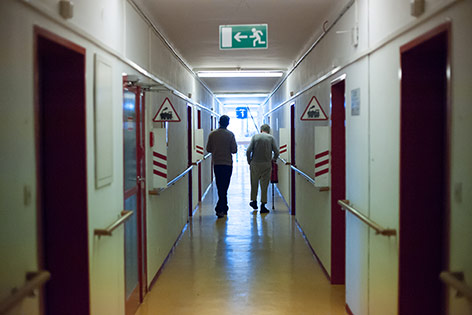© ORF.at/Zita Köver Gang in einem Pflegeheim