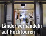 Eingangsbereich in eine Abteilung im Krankenhaus