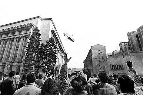 © Reuters/Lucian Crisan Ein Hubschrauber mit Ceausescu an Bord fliegt über Bukarest