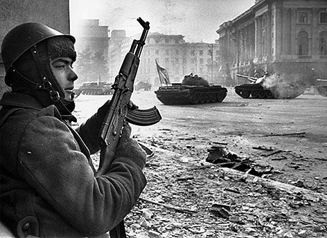 © Reuters/Charles Platiau Kampfszene aus Bukarest im Dezember 1989
