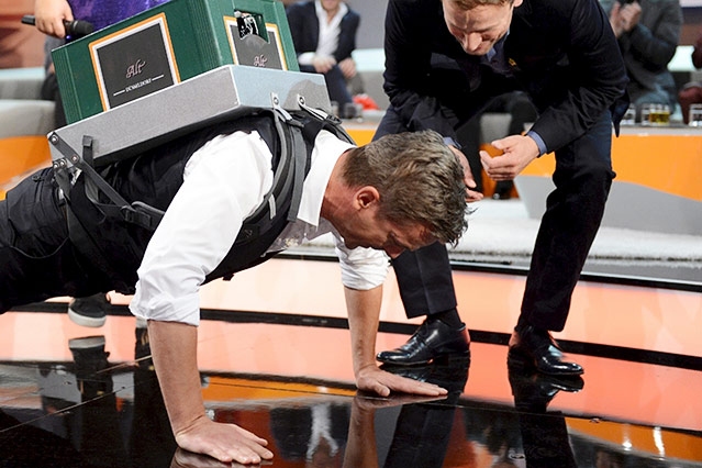 © APA/dpa/ZDF/Sascha Baumann Markus Lanz am 06.10.2012 bei "Wetten, dass..?"