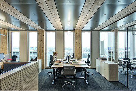 © Zumtobel Lighting GmbH Ansicht eines Büros im Life Cycle Tower One in Dornbirn