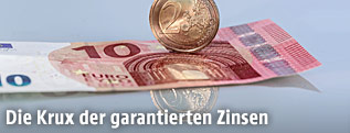 Zehn-Euro-Schein und Zwei-Euro-Münze