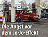 Ein Auto wird betankt