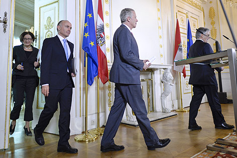 Innenministerin Johanna Mikl-Leitner (ÖVP), Vizekanzler Reinhold Mitterlehner (ÖVP), Bundeskanzler Werner Faymann (SPÖ) und Verteidigungsminister Gerald Klug (SPÖ)