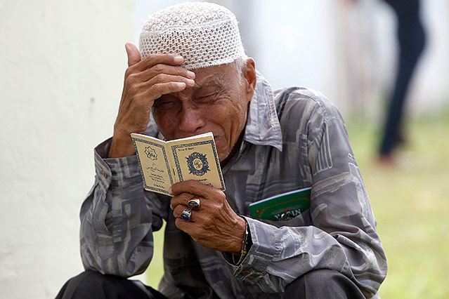 © APA/EPA/Adi Weda Ein betender Mann in Banda Aceh