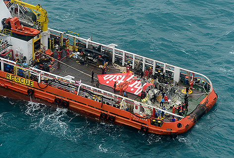 © APA/AP/Prasetyo Utomo AirAsia-Heck auf Schiff
