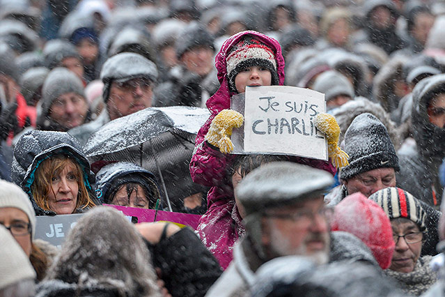 © Reuters/Henrik Montgomety/TT News Agency
Mädchen in Stockholm hält Schild mit "Ich bin Charlie"
