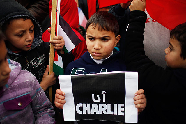 © Reuters/Mohamad Torokman
Palästinenser-Junge mit dem Schild mit "Ich bin Charlie"