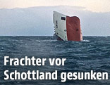 Ein sinkendes Frachtschiff vor Schottland
