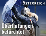 Frau mit Regenschirm