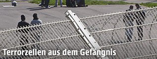 Gefangene im Freien in einem französischem Gefängnis