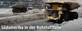 Lastwagen in einer Kupfer-Mine in Chile
