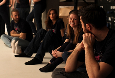 Song-Contest-Volunteers beim Fotoshooting