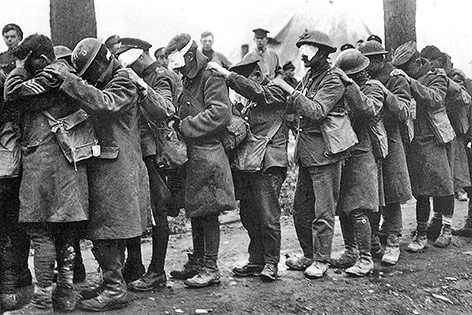 © Public Domain Angehörige der britischen 55. Division geblendet von Tränengas, 10. April 1918