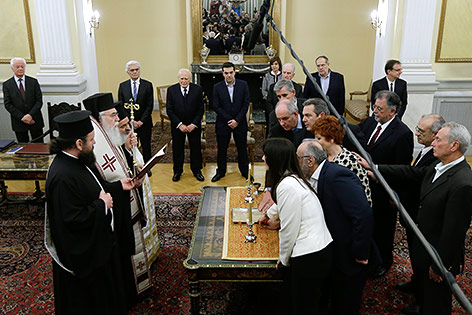 © APA/AP/Thanassis Stavrakis Griechenlands neue Regierung bei der Angelobung