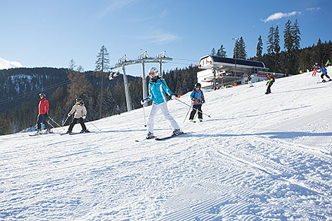 Skifahrer auf Piste