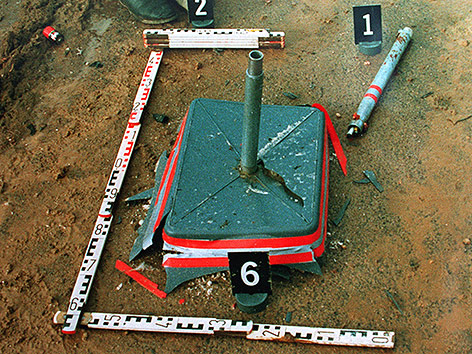 © AP/Gerhard Gradwohl Überreste der Bombenfalle in Oberwart