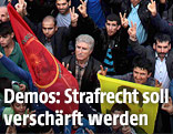 T&uuml;rkische Demonstranten in Diyarbakir