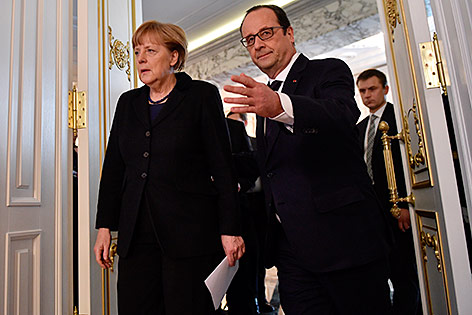 © AP/Kirill Kudryavtsev Deutschlands Kanzlerin Angela Merkel und Frankreichs Präsident Francois Hollande